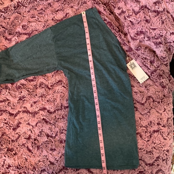 Teal v-neck off shoulder long sleeve tee - Picture 4 of 6